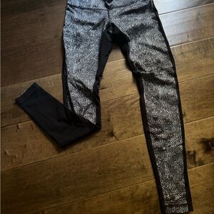 Lululemon wonder under low rise pants. Black and Gray Patterned